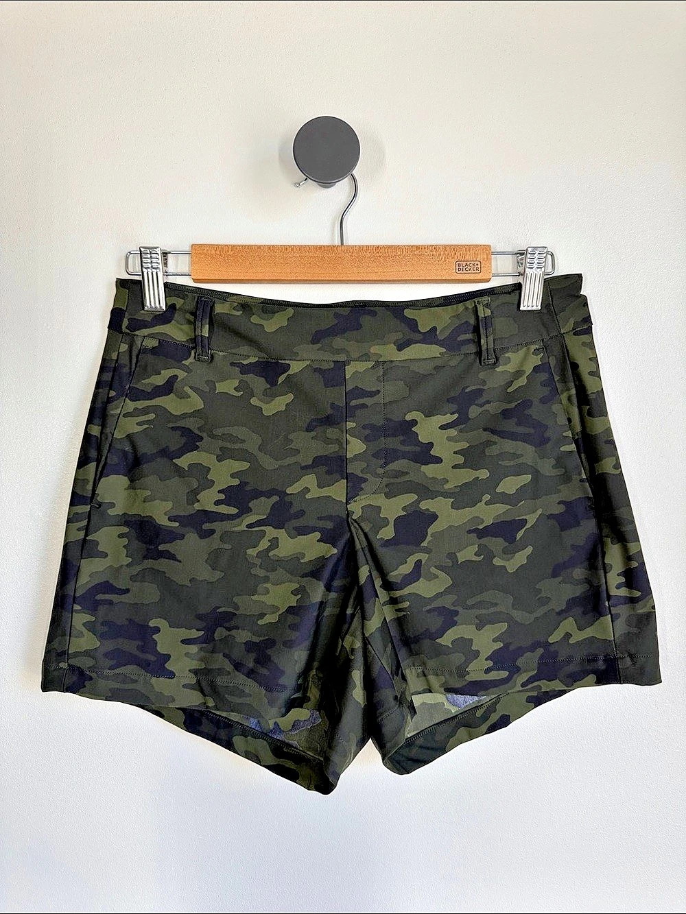 SPANX Sunshine Shorts Camo Athletic Shorts Green & Black Small